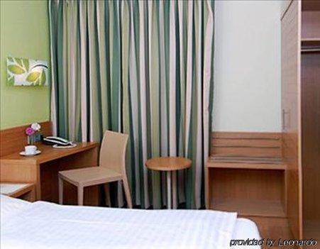 מינכן Business & Budget Hotel Tessin מסעדה תמונה